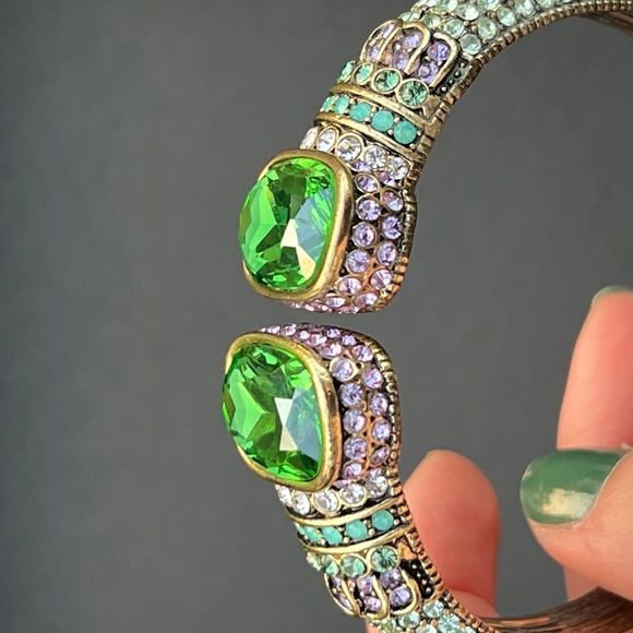 Heidi Daus Signed Hinged Cuff Bracelet Emerald Green Swarovski Crystals - Picture 7 of 15
